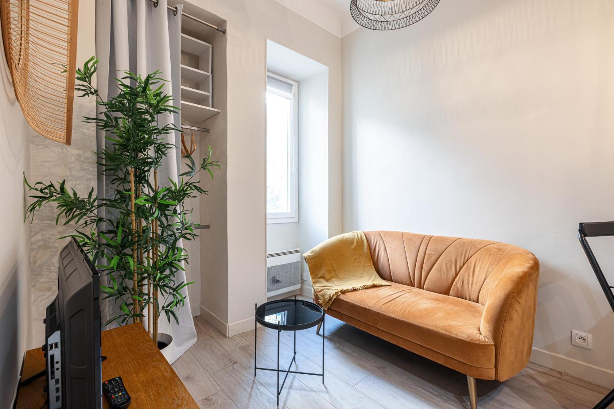 Le Petit Jean- Pres Gare Et Tram - Supermarches - Wifi - Appartement
