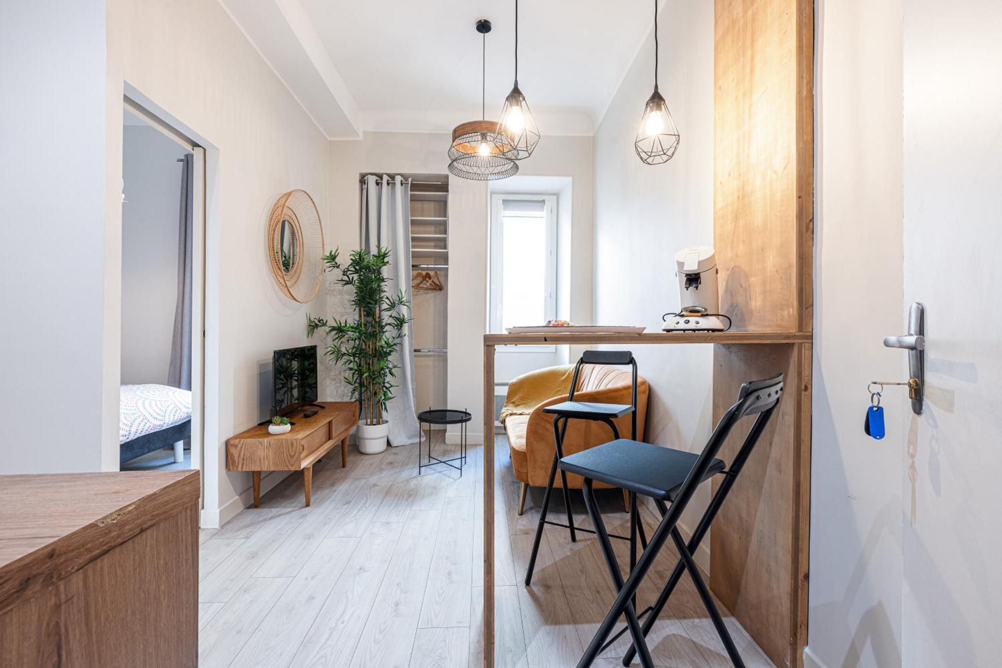 Le Petit Jean- Pres Gare Et Tram - Supermarches - Wifi - Appartement Nice